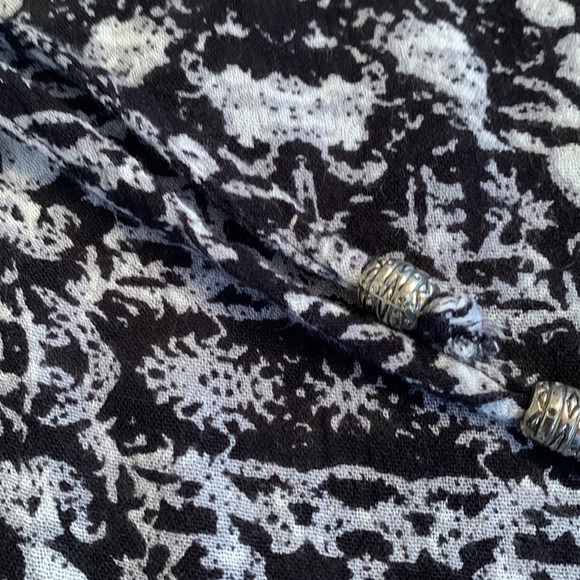 Sara Studio Viscose XL Peasant Blouse Bohemian Style Black and White In EUC - Picture 8 of 8